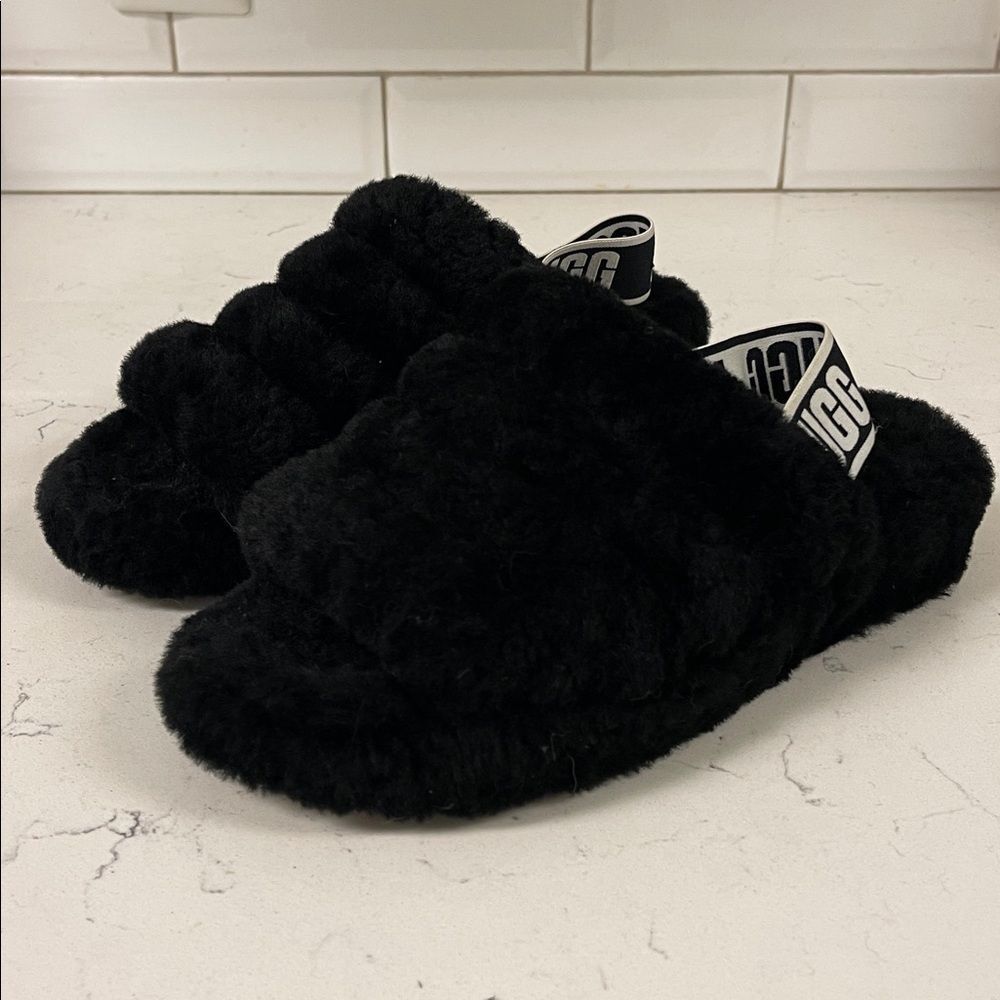 UGG Fluff Yeah Slide Women’s Size 7 Black Fluffy Slides